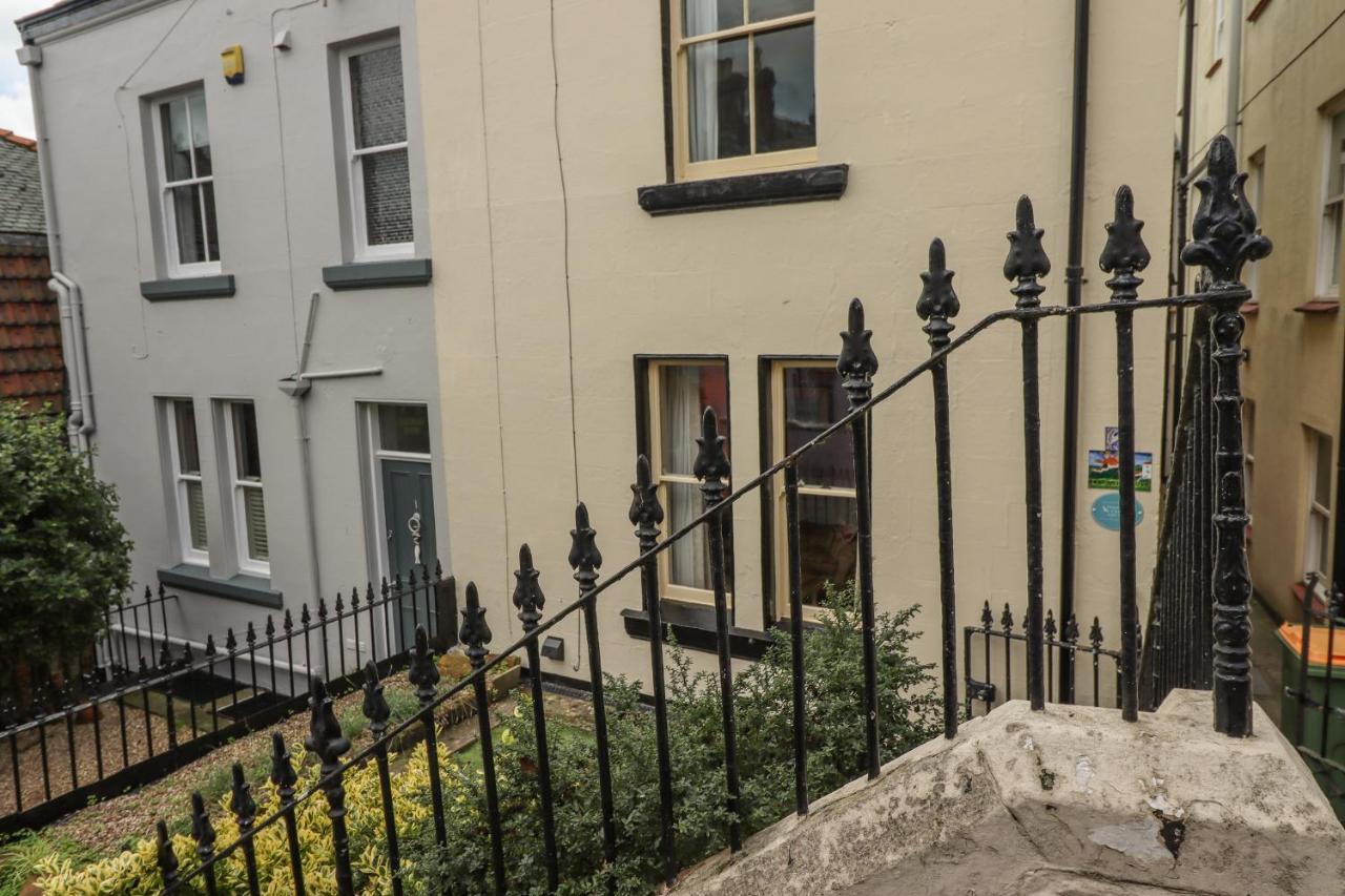 Вилла West End House Уитби Экстерьер фото